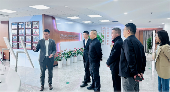 深圳市龙岗区人力资源局党组书记、局长唐建东一行莅临云生全球创新中心调研走访